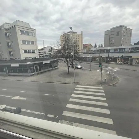 Kivimiehenkatu 4 *